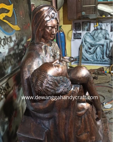 pengrajin patung tembaga 

