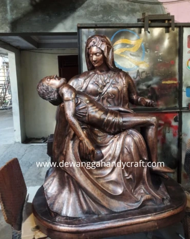 patung pieta tembaga dengan finishing antique