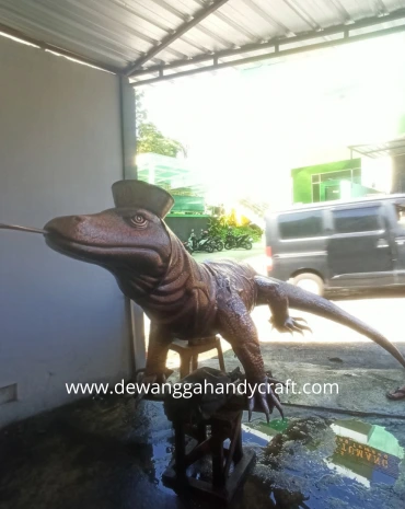patung hewan tembaga
