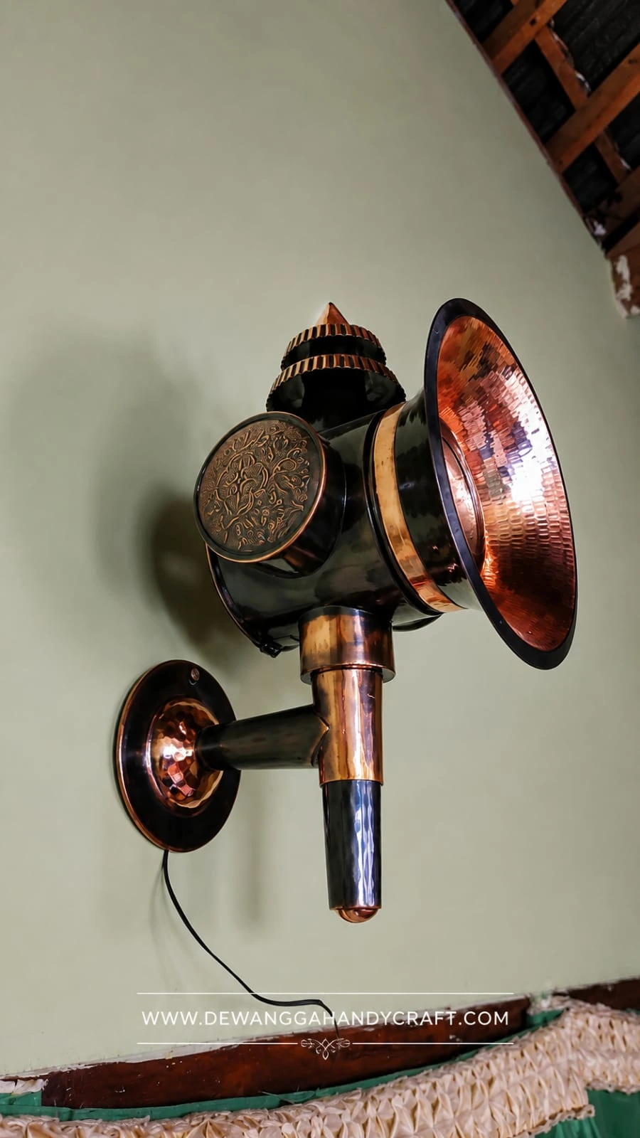 lampu dinding tembaga